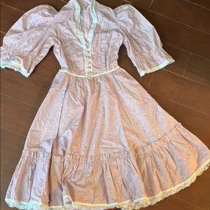 Pioneer dress / costume